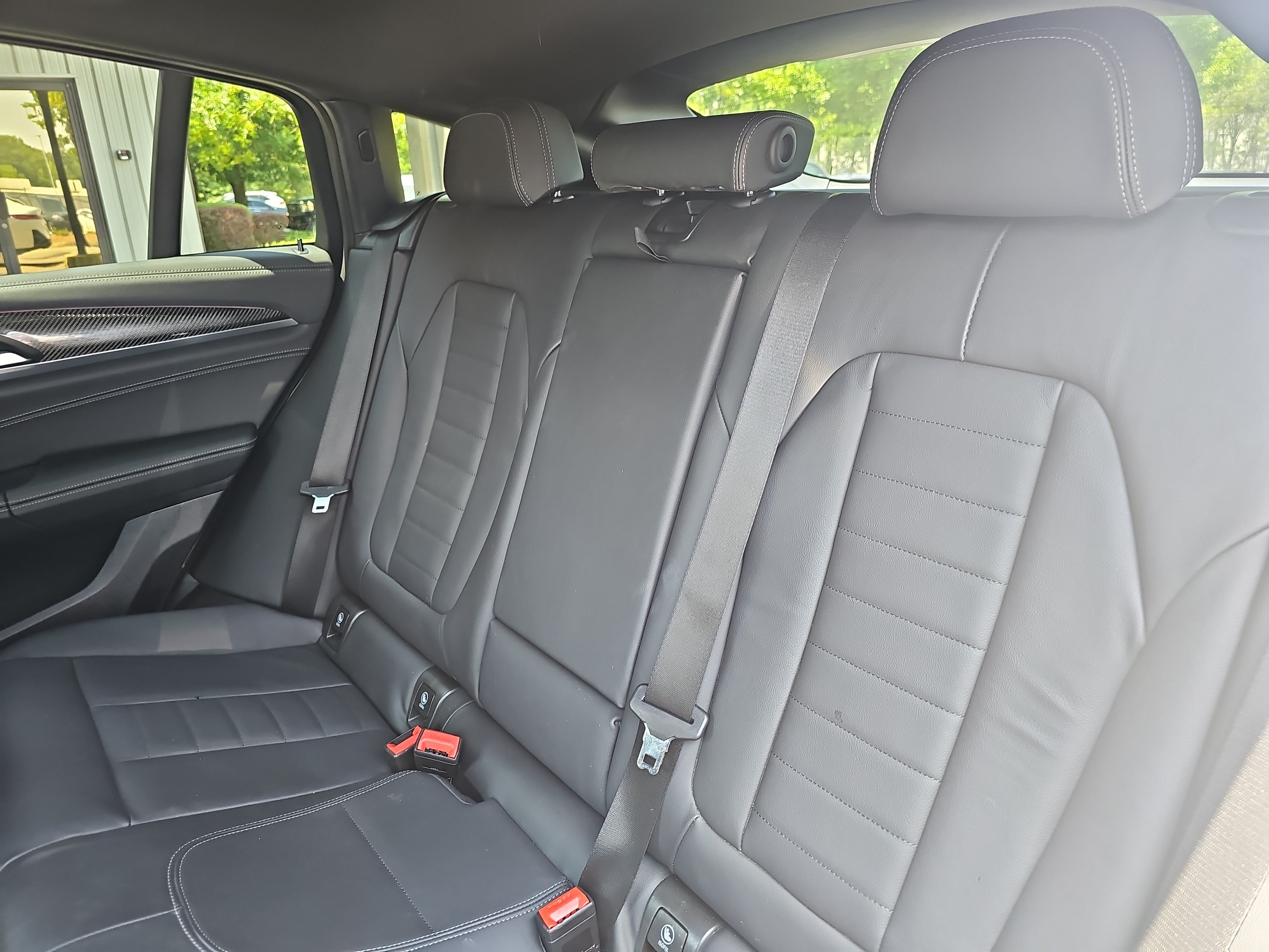 Used 2024 BMW X4 M40i w/ Premium Package AWD/4WD image 16