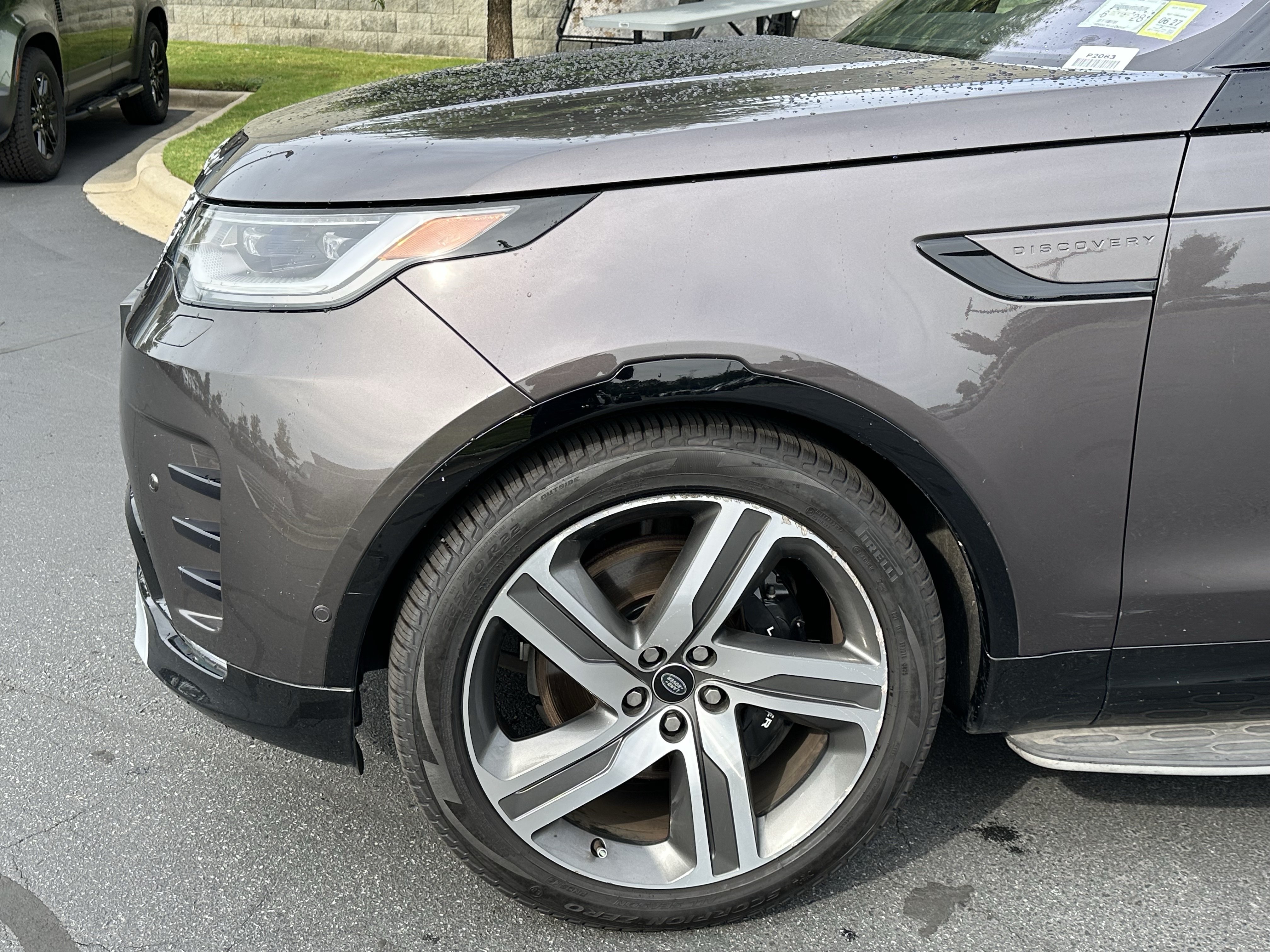 Certified 2023 Land Rover Discovery Metropolitan Edition AWD/4WD image 14