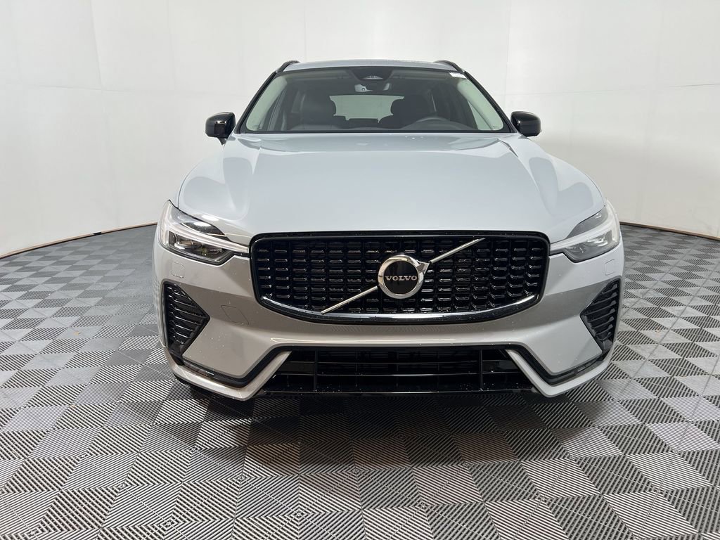 Certified 2025 Volvo XC60 B5 Core w/ Climate Package image 4