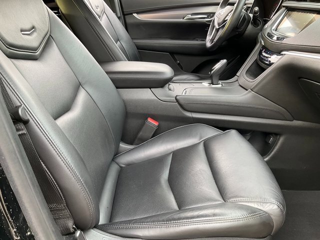 Used 2017 Cadillac XT5 Luxury w/ Driver Awareness Package image 21