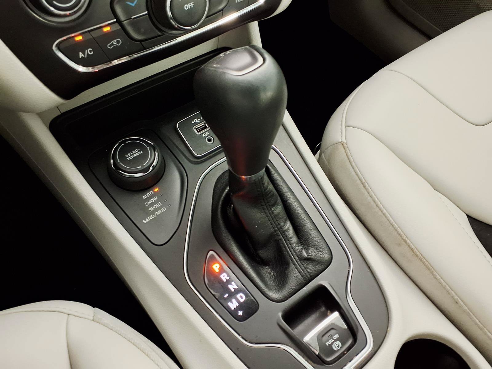 Used 2020 Jeep Cherokee Latitude Plus AWD/4WD image 21