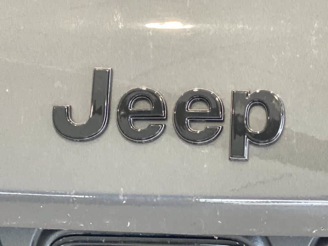 Used 2023 Jeep Grand Cherokee L Laredo AWD/4WD image 10