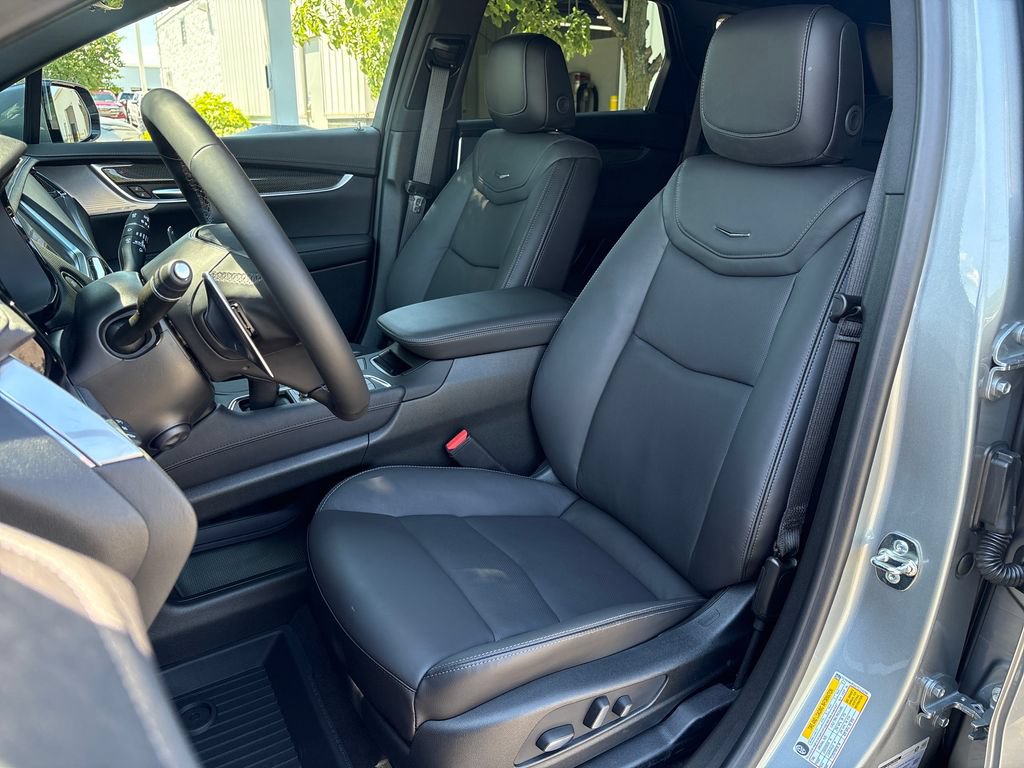 New 2026 Cadillac XT5 Sportv w/ LPO, Floor Liner Package AWD/4WD image 15