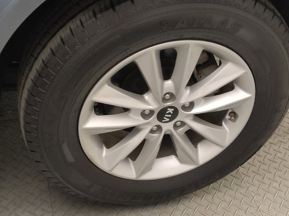 Used 2020 Kia Sorento LX FWD image 31