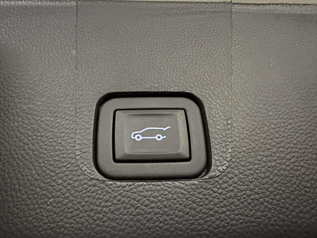 Certified 2023 Chevrolet Traverse LT AWD/4WD image 13