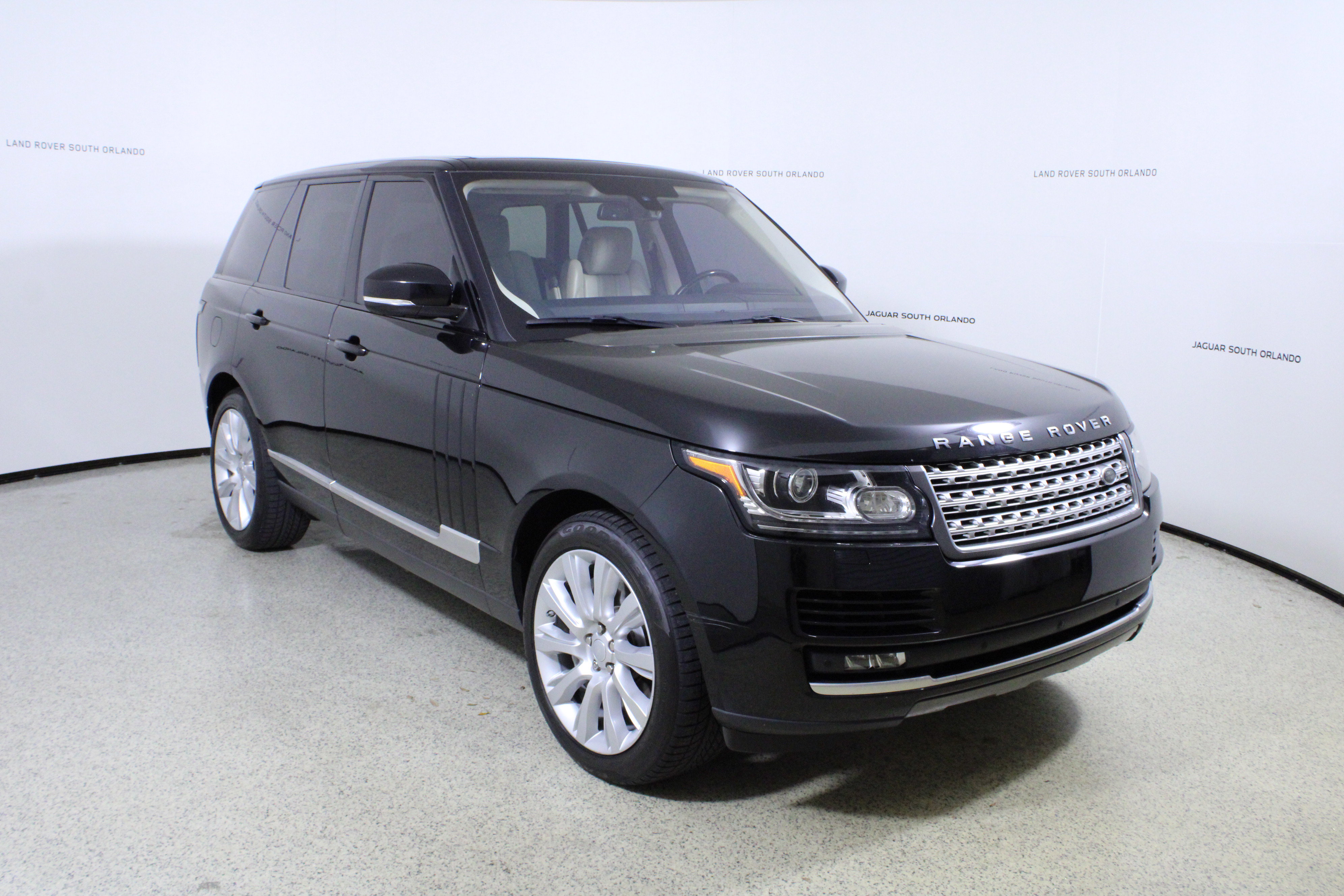 Used 2016 Land Rover Range Rover Supercharged image 3