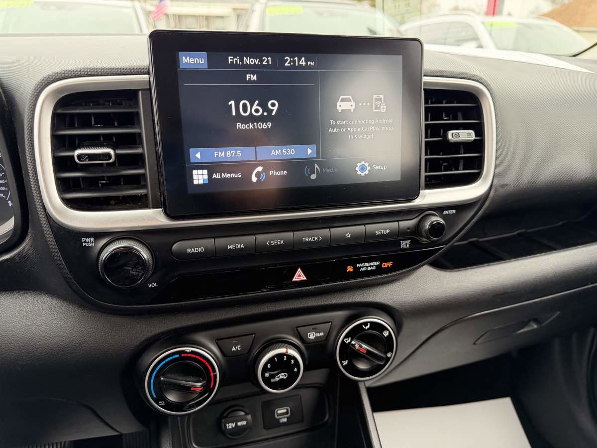 Used 2021 Hyundai Venue SE image 24