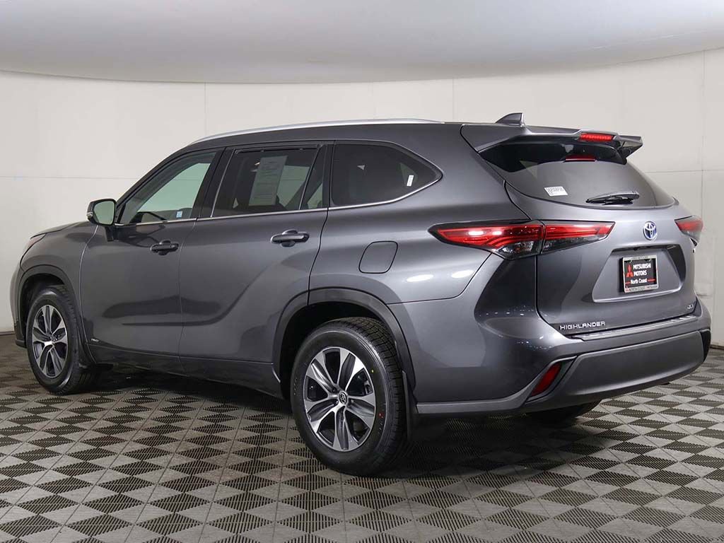 Used 2022 Toyota Highlander XLE image 10