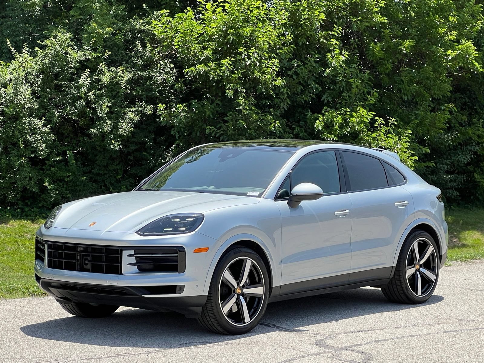Certified 2024 Porsche Cayenne Coupe AWD/4WD image 1