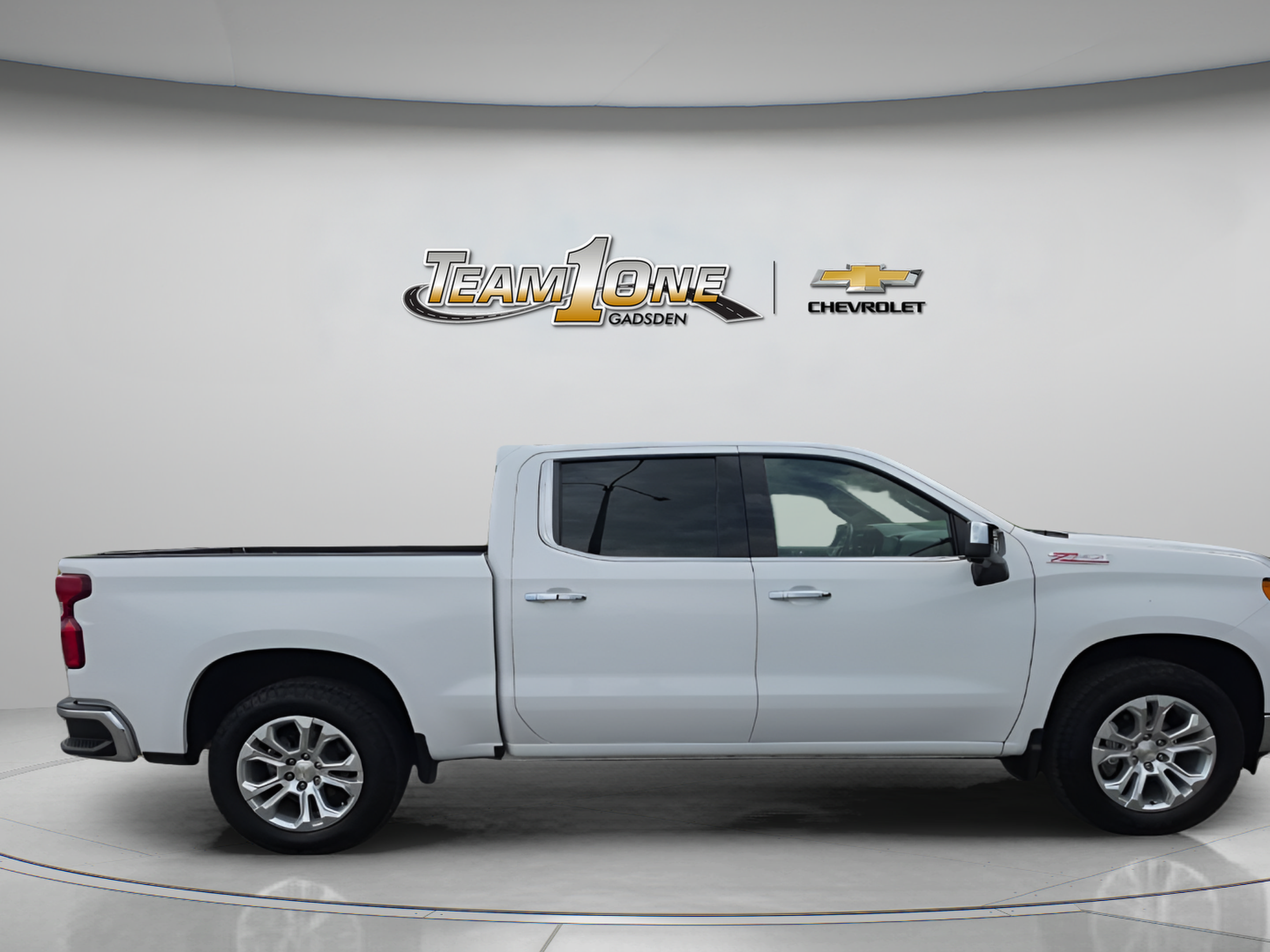 Used 2024 Chevrolet Silverado 1500 LTZ AWD/4WD image 9