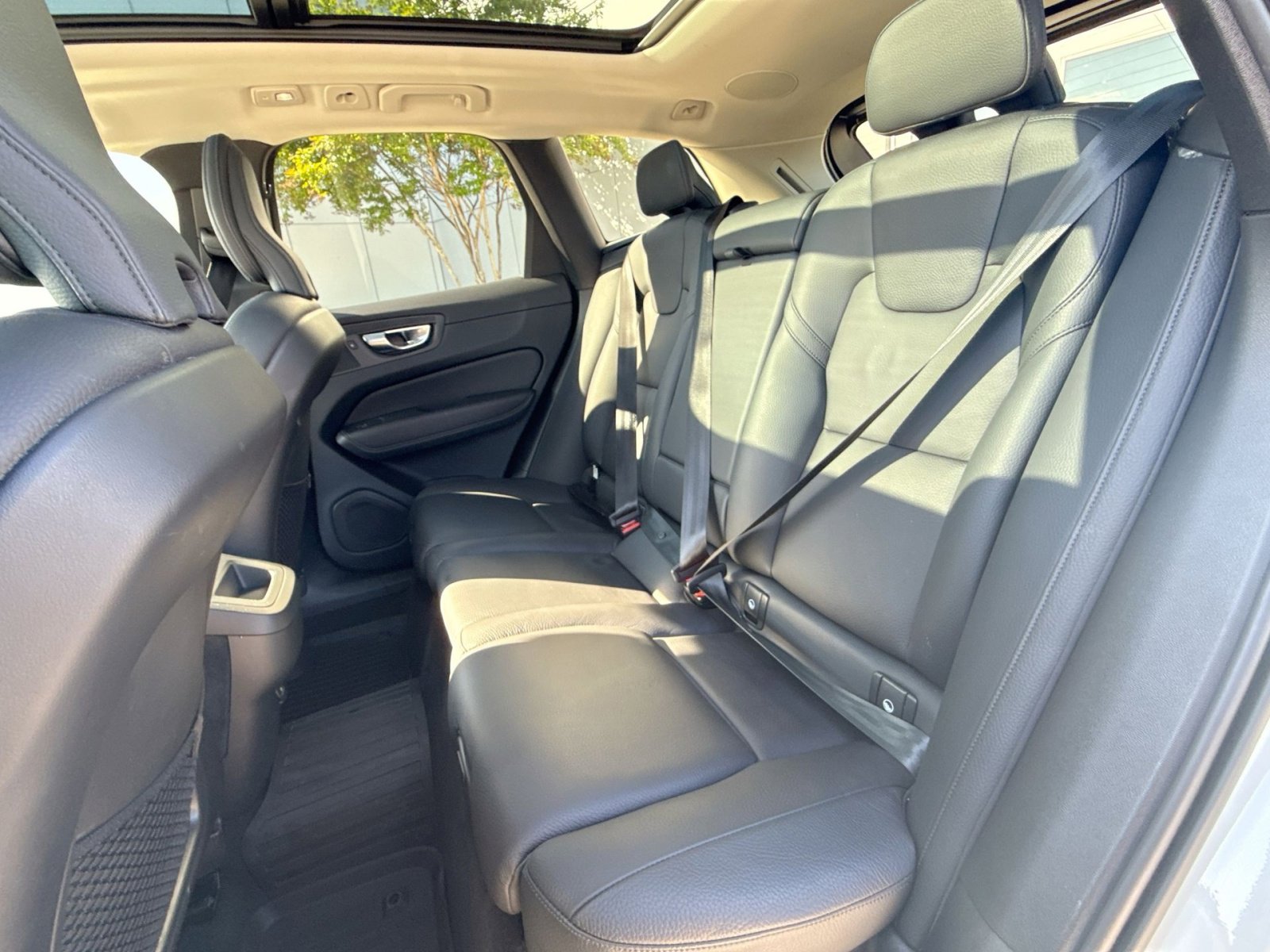 Used 2023 Volvo XC60 B5 Plus AWD/4WD image 25