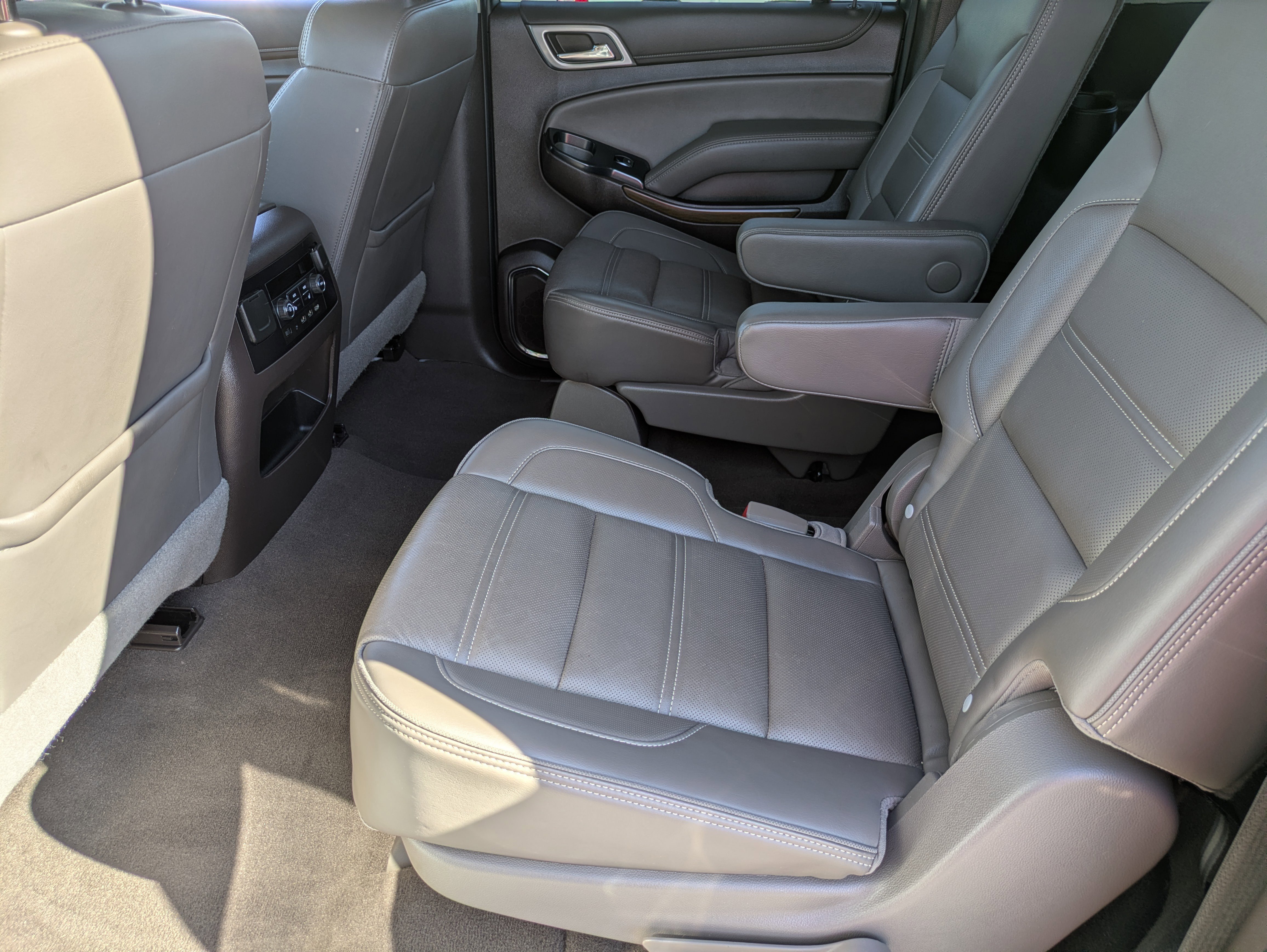 Used 2020 GMC Yukon XL Denali w/ Open Road Package image 17