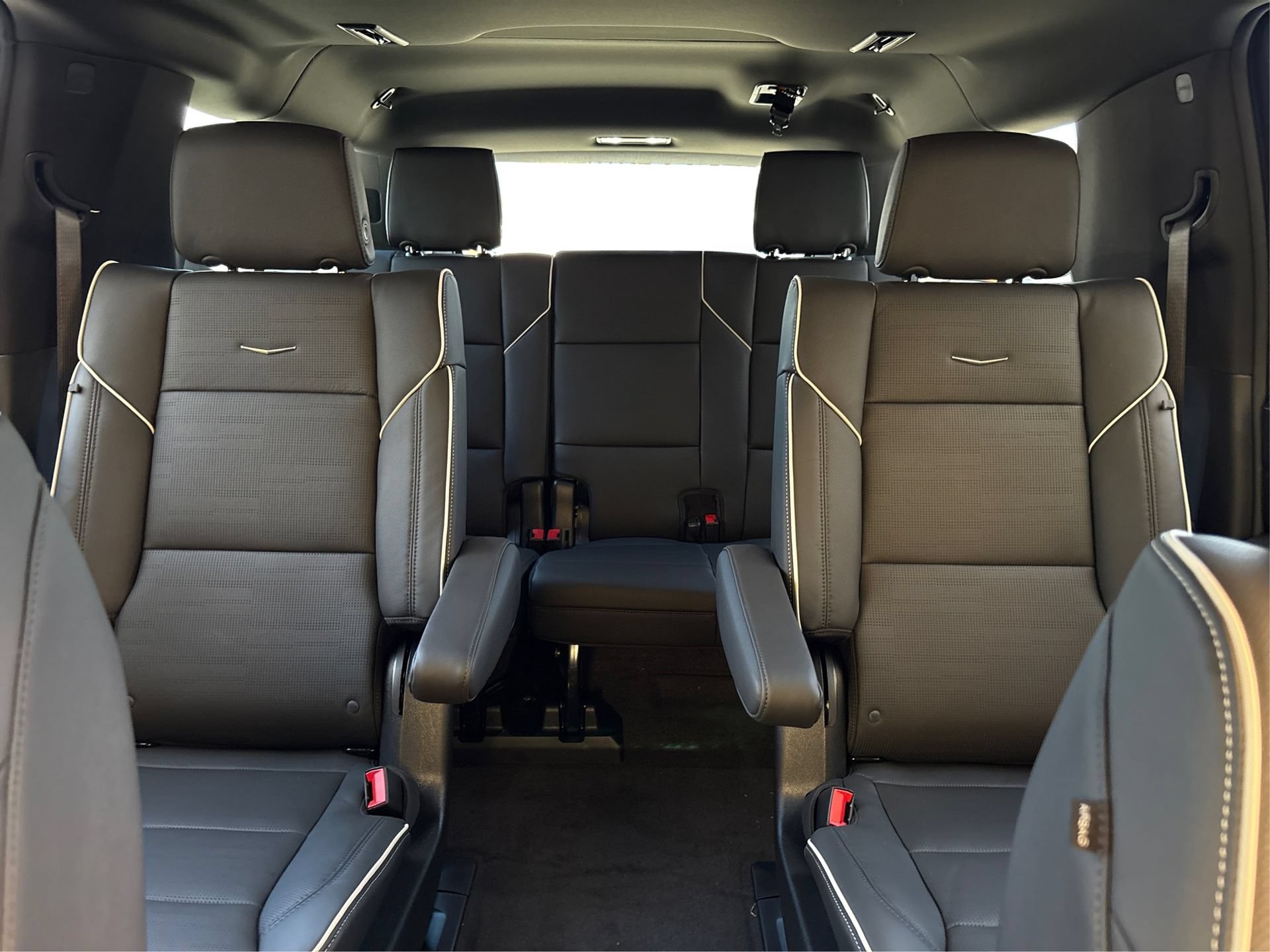 New 2026 Cadillac Escalade ESV Luxury AWD/4WD image 17