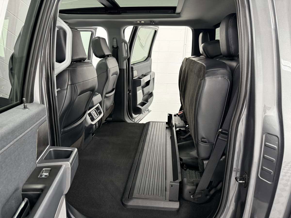 Used 2023 Ford F250 Lariat w/ Black Appearance Package image 15