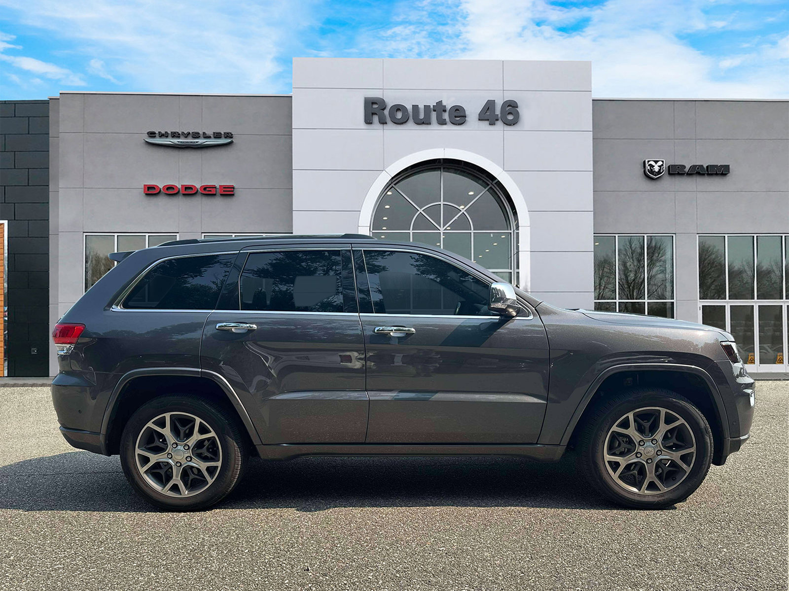 Used 2019 Jeep Grand Cherokee Overland AWD/4WD image 6