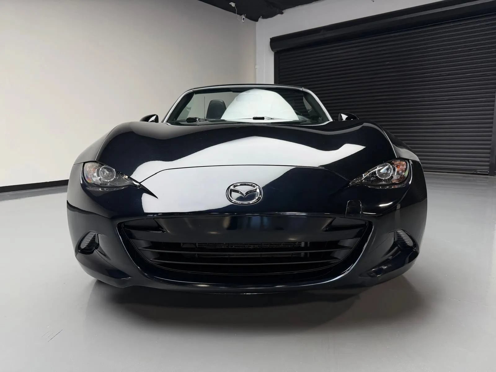 Used 2016 MAZDA MX-5 Miata Club RWD image 2