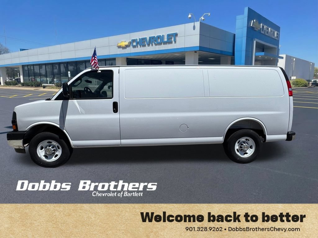New 2026 Chevrolet Express 3500 Extended w/ Chrome Appearance Package RWD image 4
