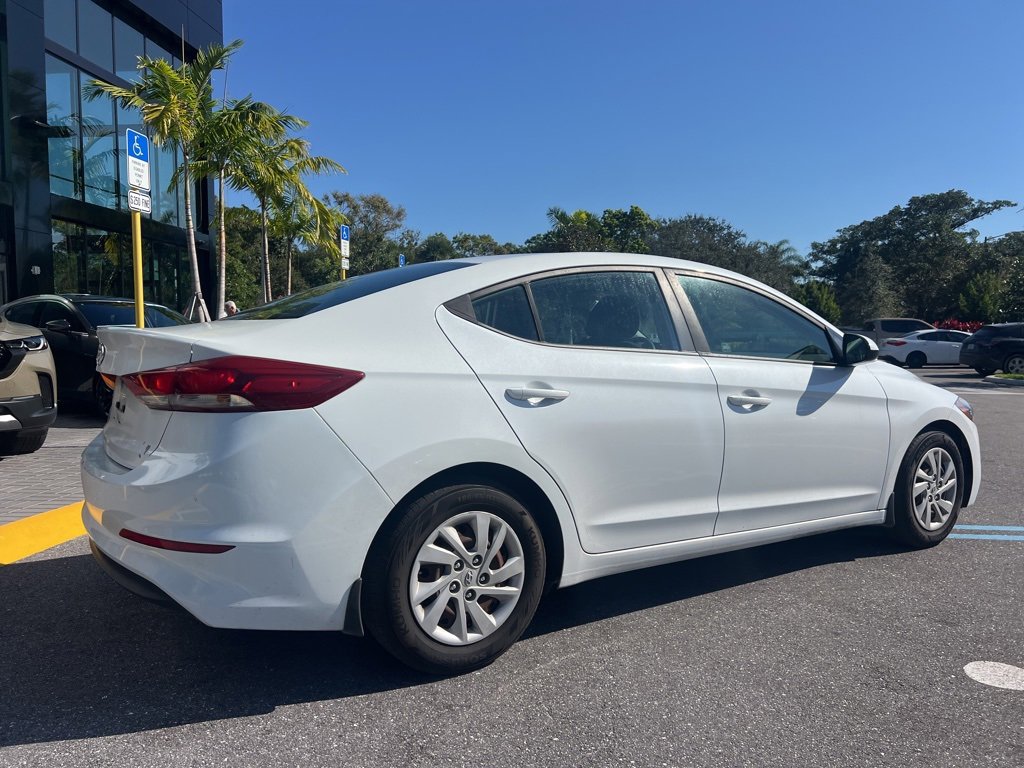 Used 2018 Hyundai Elantra SE image 17