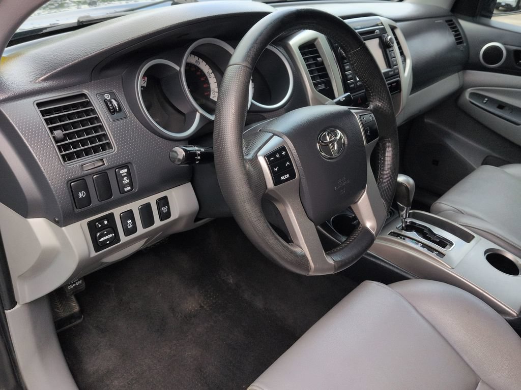 Used 2013 Toyota Tacoma 4x4 Double Cab w/ Limited Pkg image 11