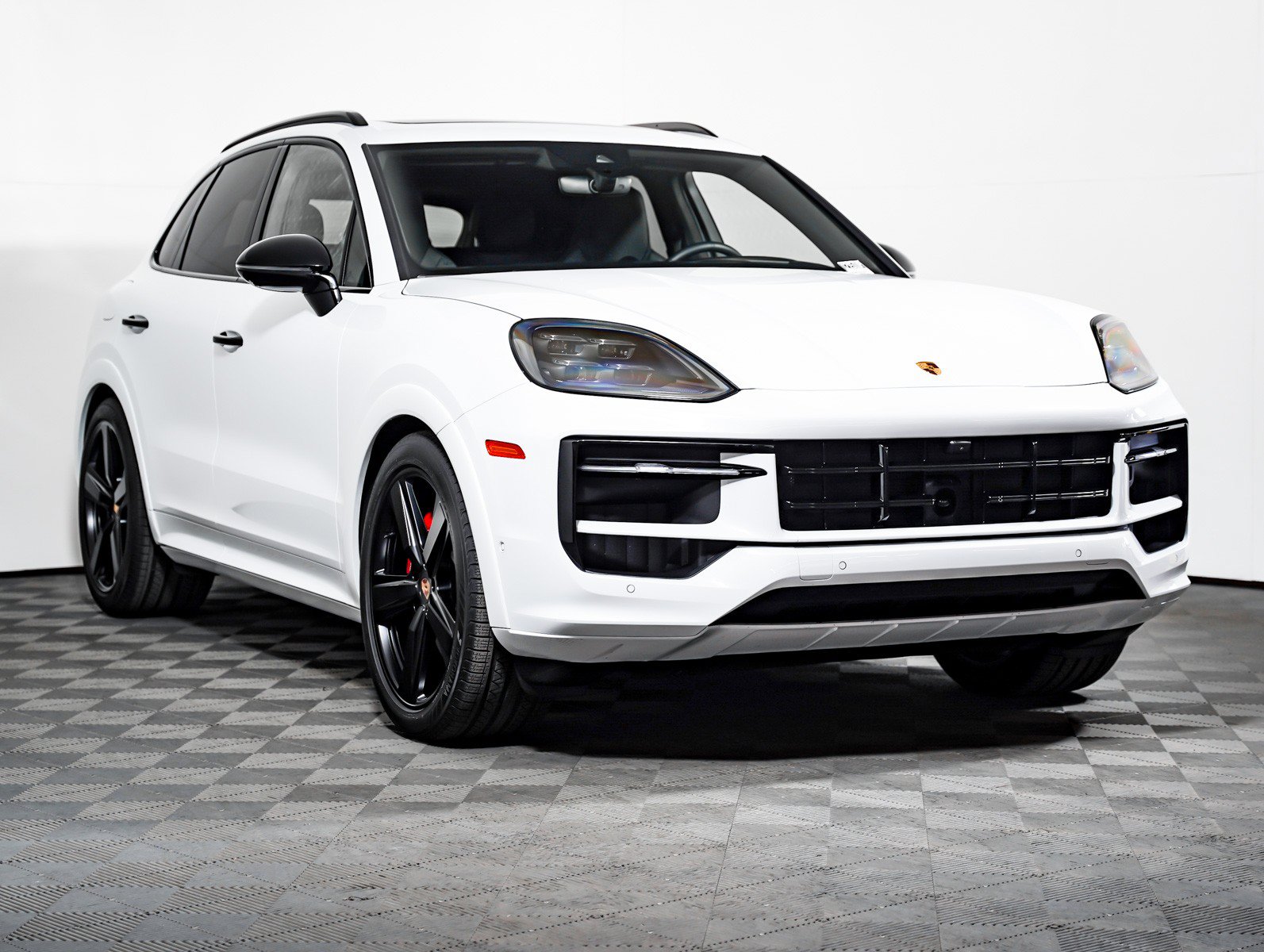 Certified 2025 Porsche Cayenne GTS AWD/4WD image 11