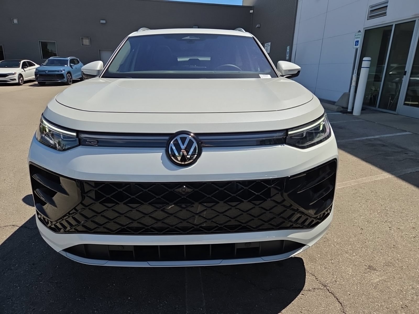 New 2026 Volkswagen Tiguan SEL R-Line AWD/4WD image 4