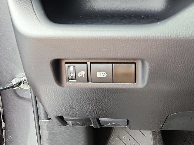 Used 2025 Toyota RAV4 LE AWD/4WD image 25