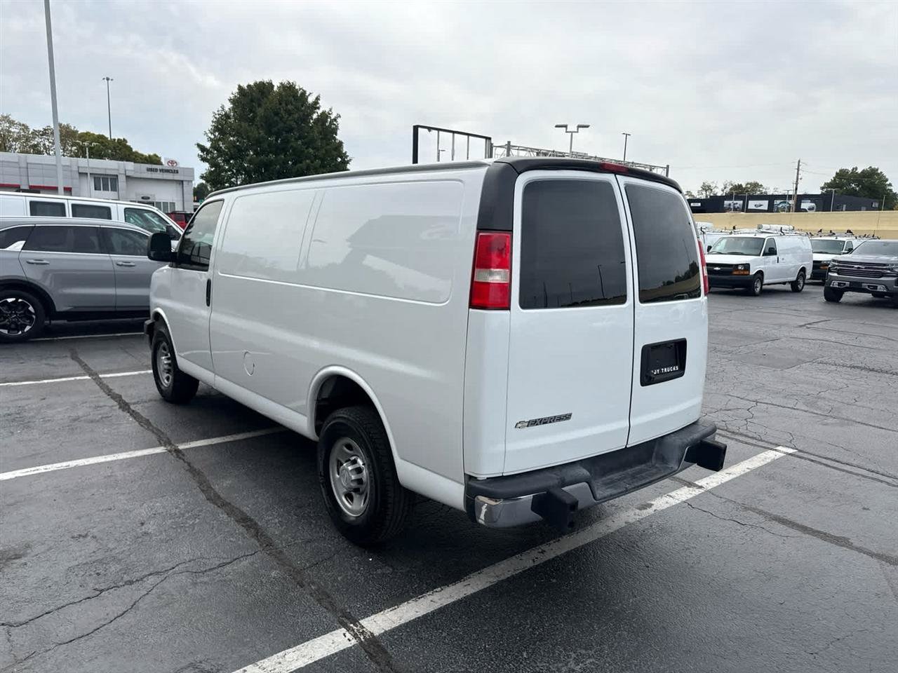 Used 2019 Chevrolet Express 2500 w/ Driver Convenience Package RWD image 6