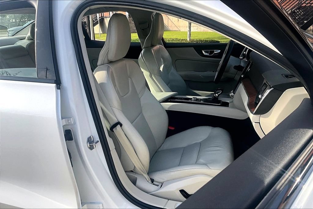 Used 2021 Volvo S60 T5 Momentum FWD image 10