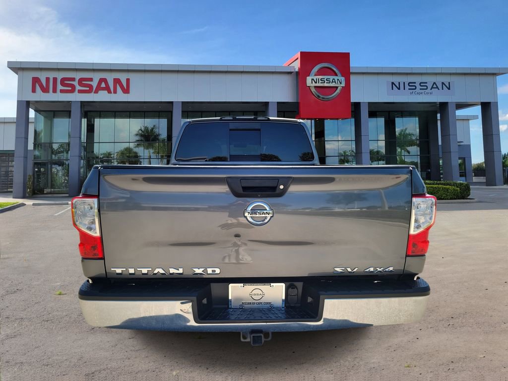 Used 2019 Nissan Titan SV image 5