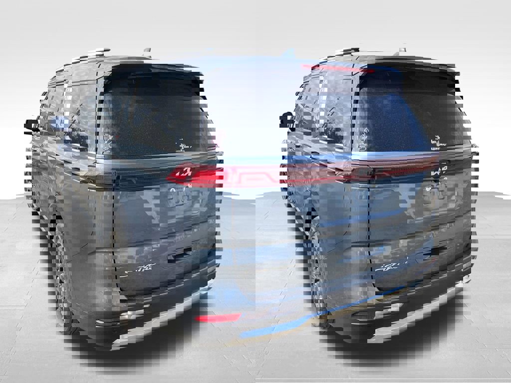 Certified 2022 Kia Carnival SX Prestige image 3