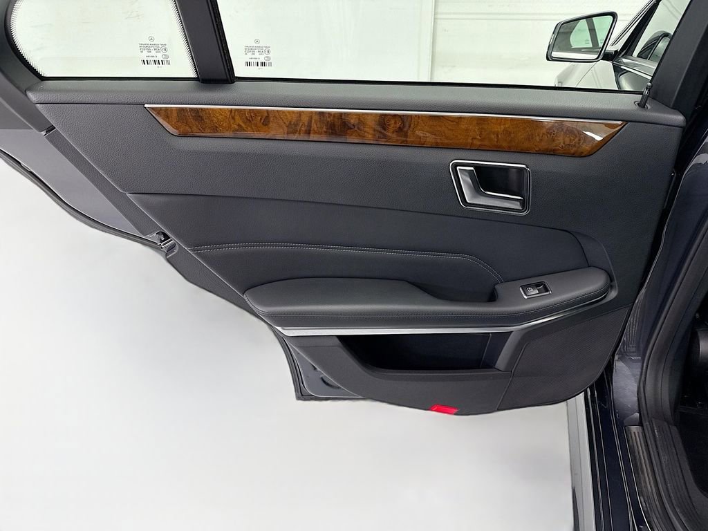 Used 2014 Mercedes-Benz E 350 4MATIC Sedan image 25