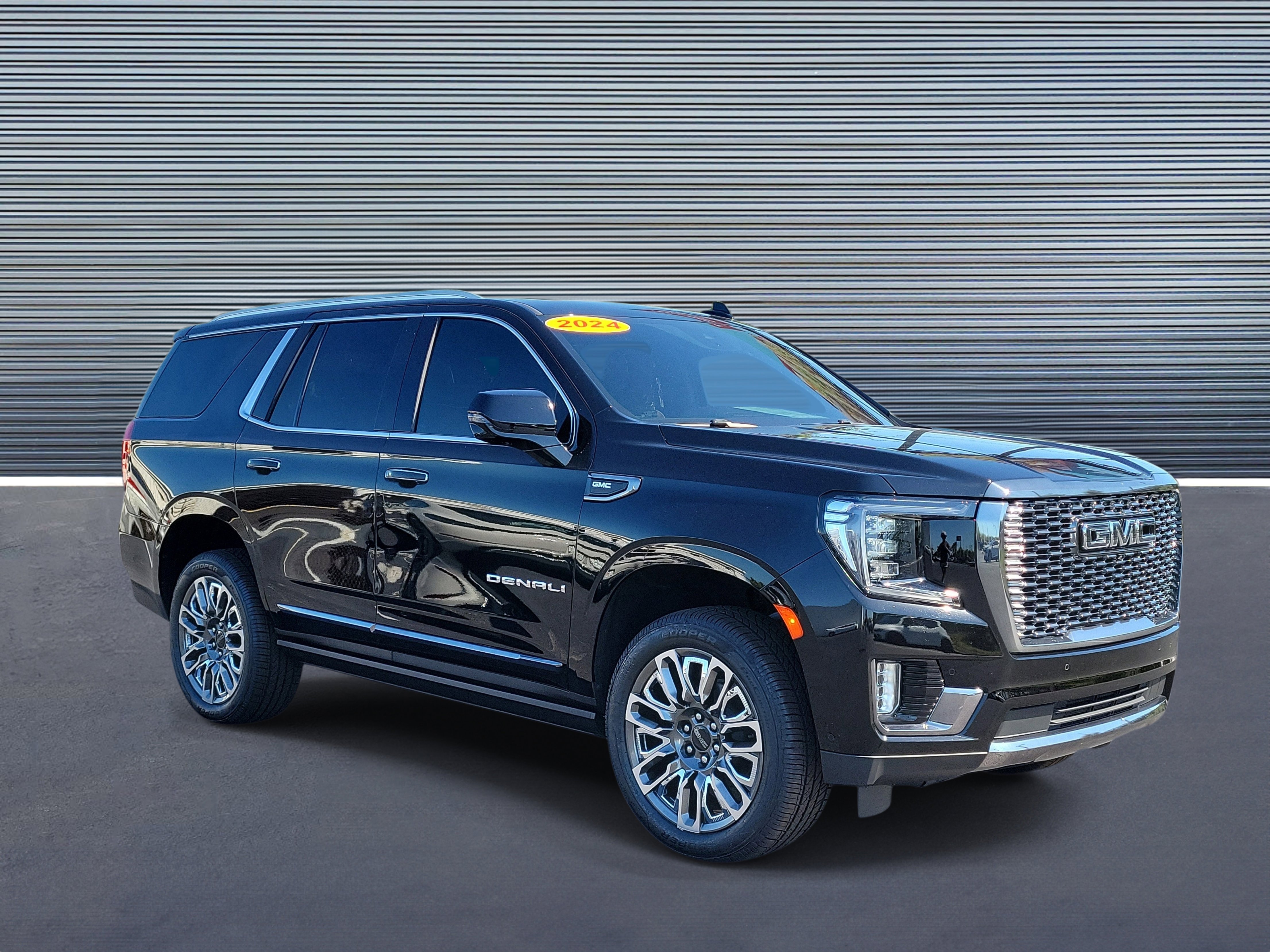 Used 2024 GMC Yukon Denali Ultimate AWD/4WD image 2