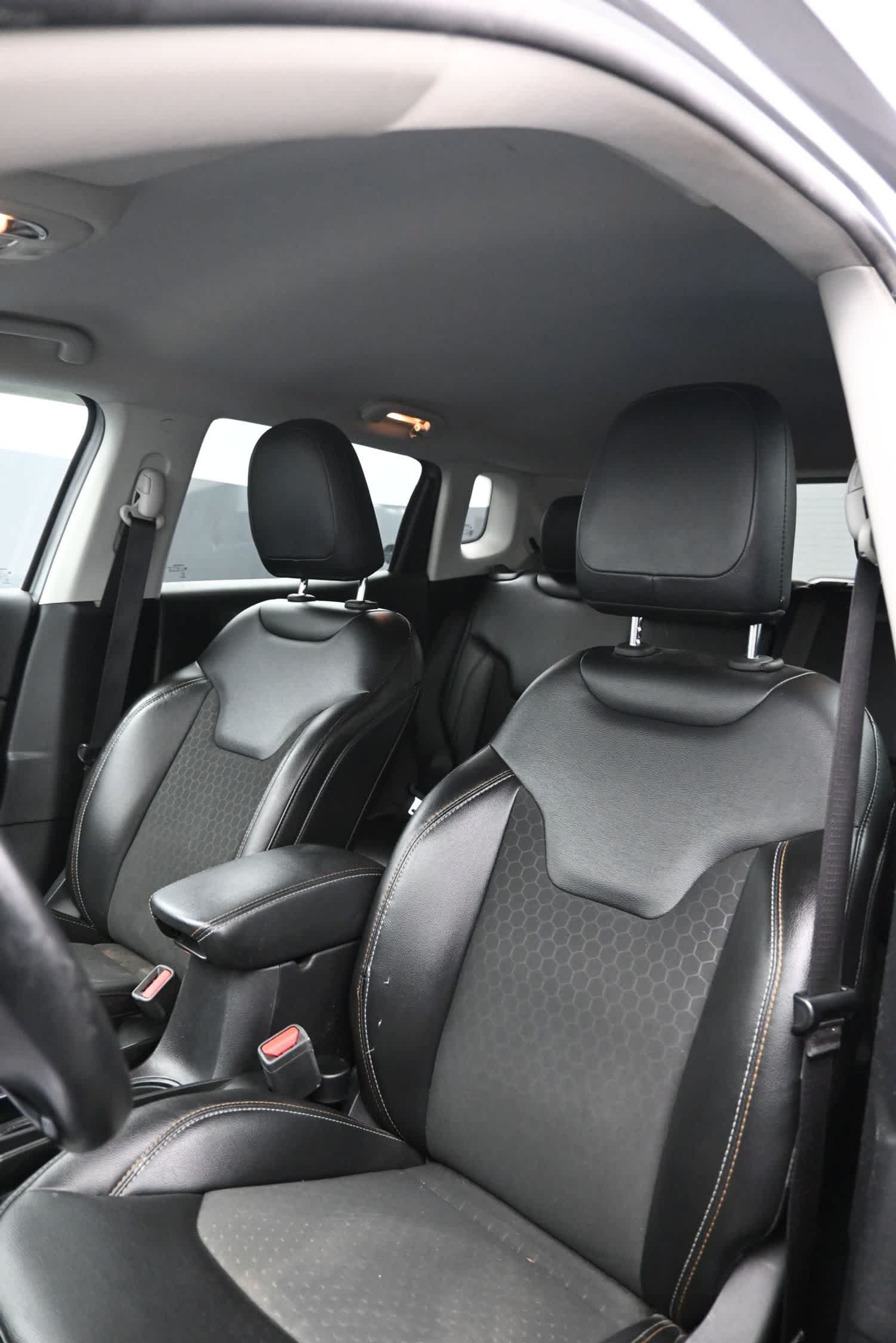Used 2018 Jeep Compass Latitude w/ Popular Equipment Group AWD/4WD image 31
