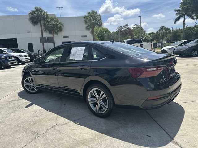 Used 2024 Volkswagen Jetta SE FWD image 16