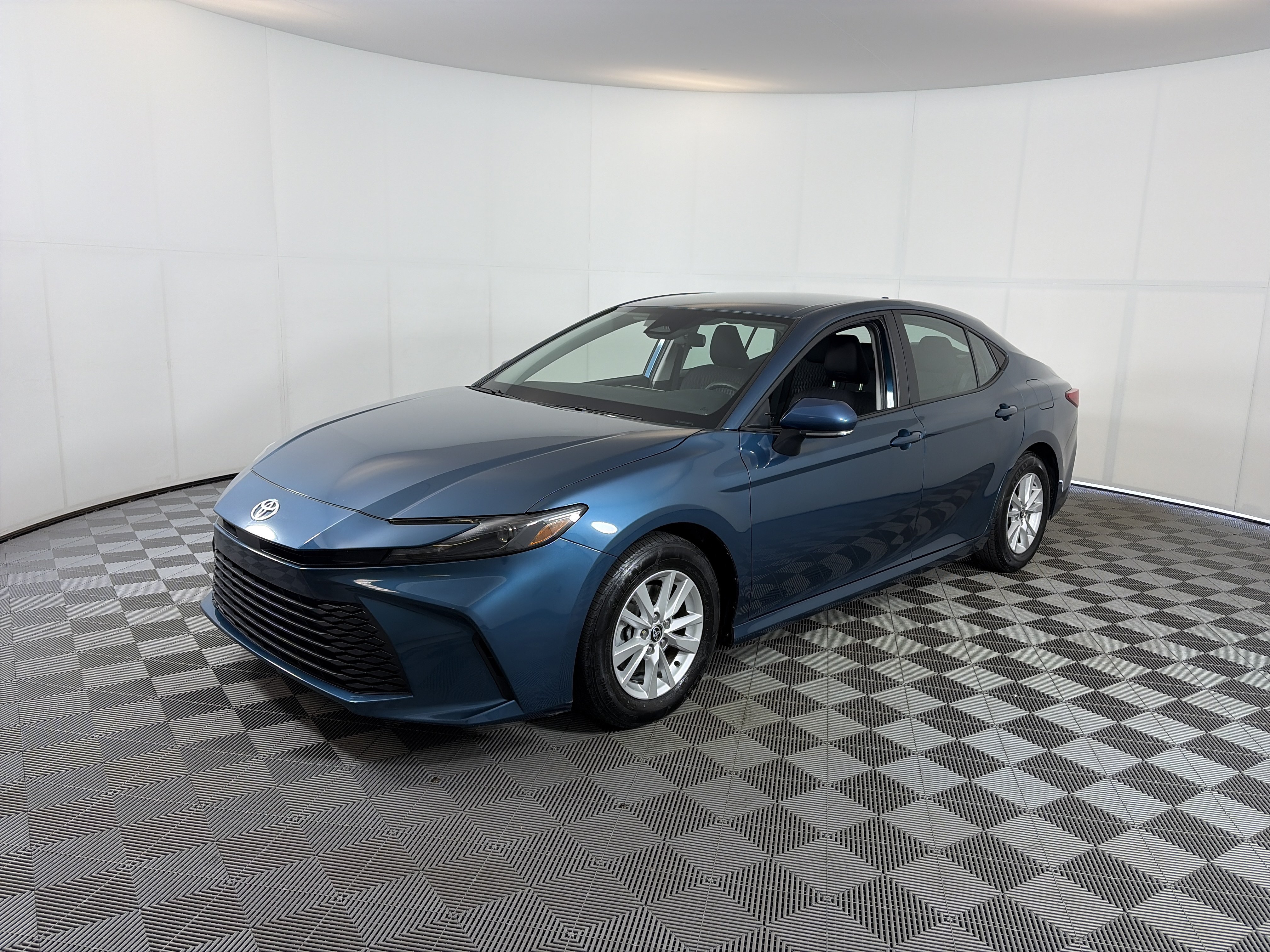 Used 2025 Toyota Camry LE FWD image 2