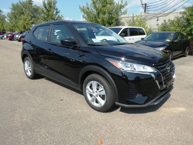 New 2025 Nissan Kicks Play S image 1
