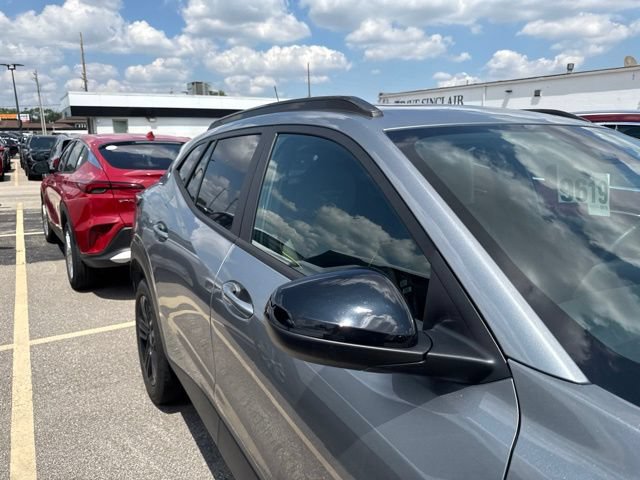 Used 2024 Chevrolet Trax ACTIV w/ Sunroof Package FWD image 6
