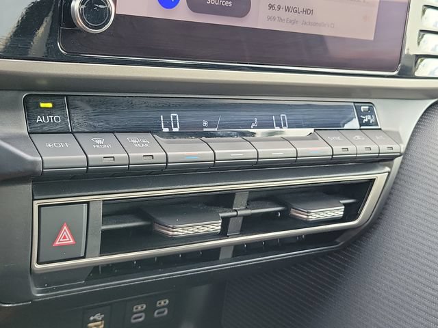 Used 2025 Toyota Camry SE FWD image 32