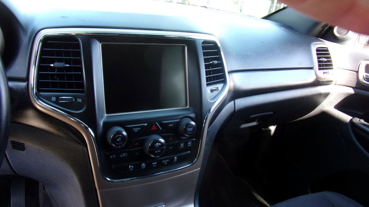 Used 2017 Jeep Grand Cherokee Laredo w/ Quick Order Package 2BE image 11