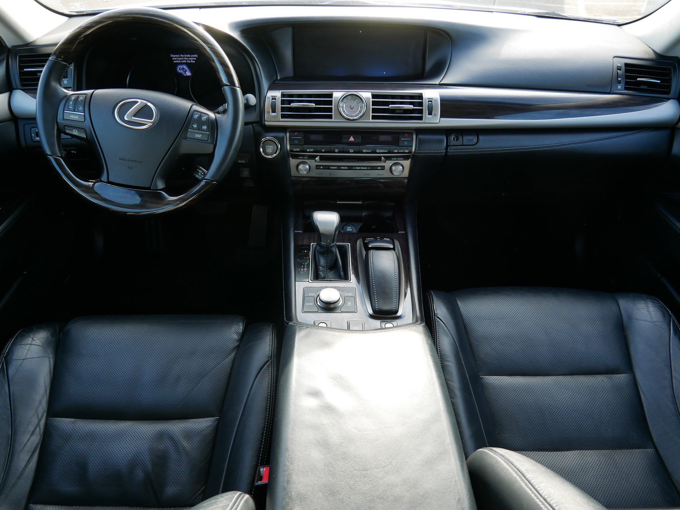 Used 2014 Lexus LS 460 AWD image 10