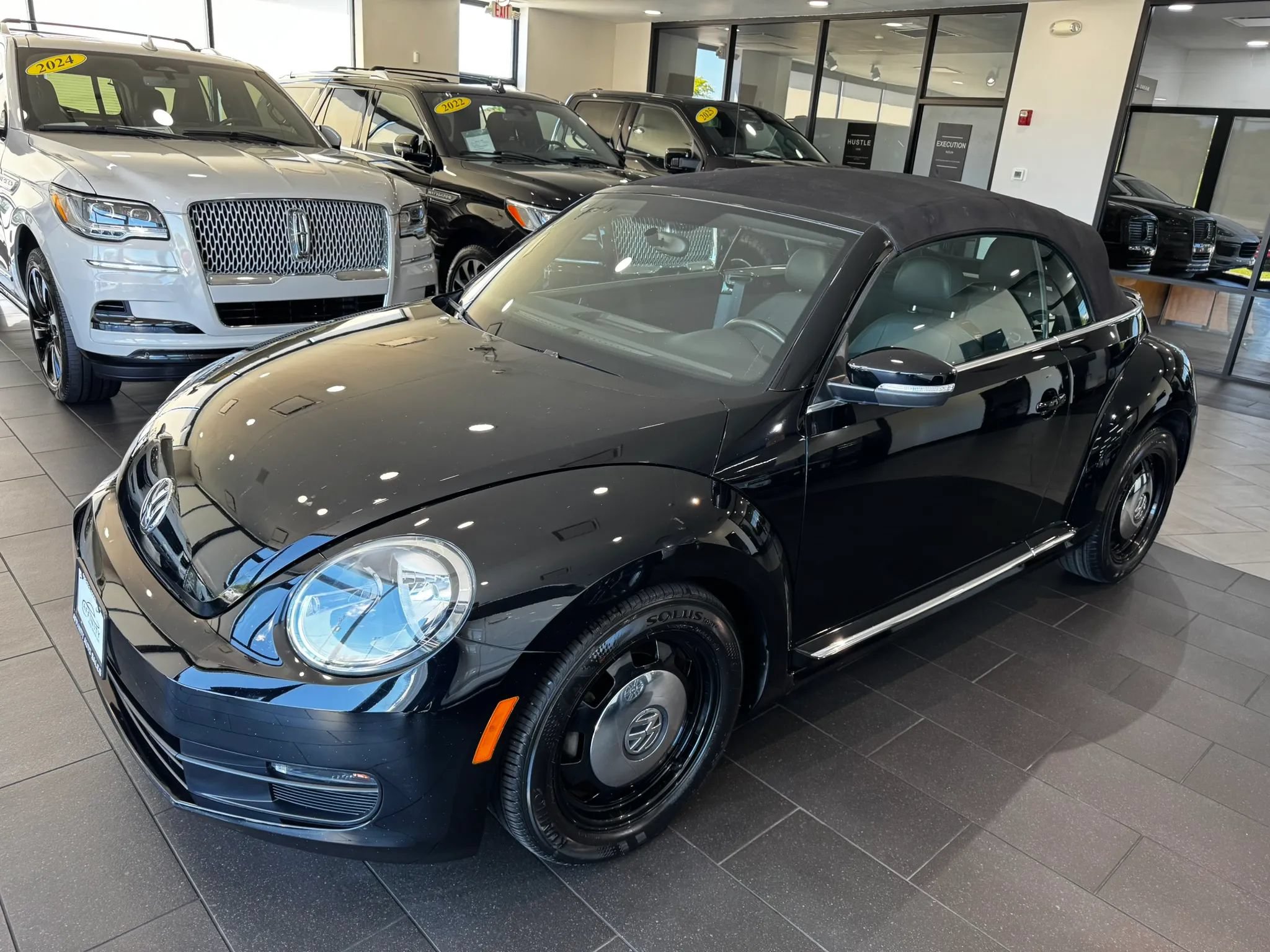Used 2015 Volkswagen Beetle 1.8T FWD image 28