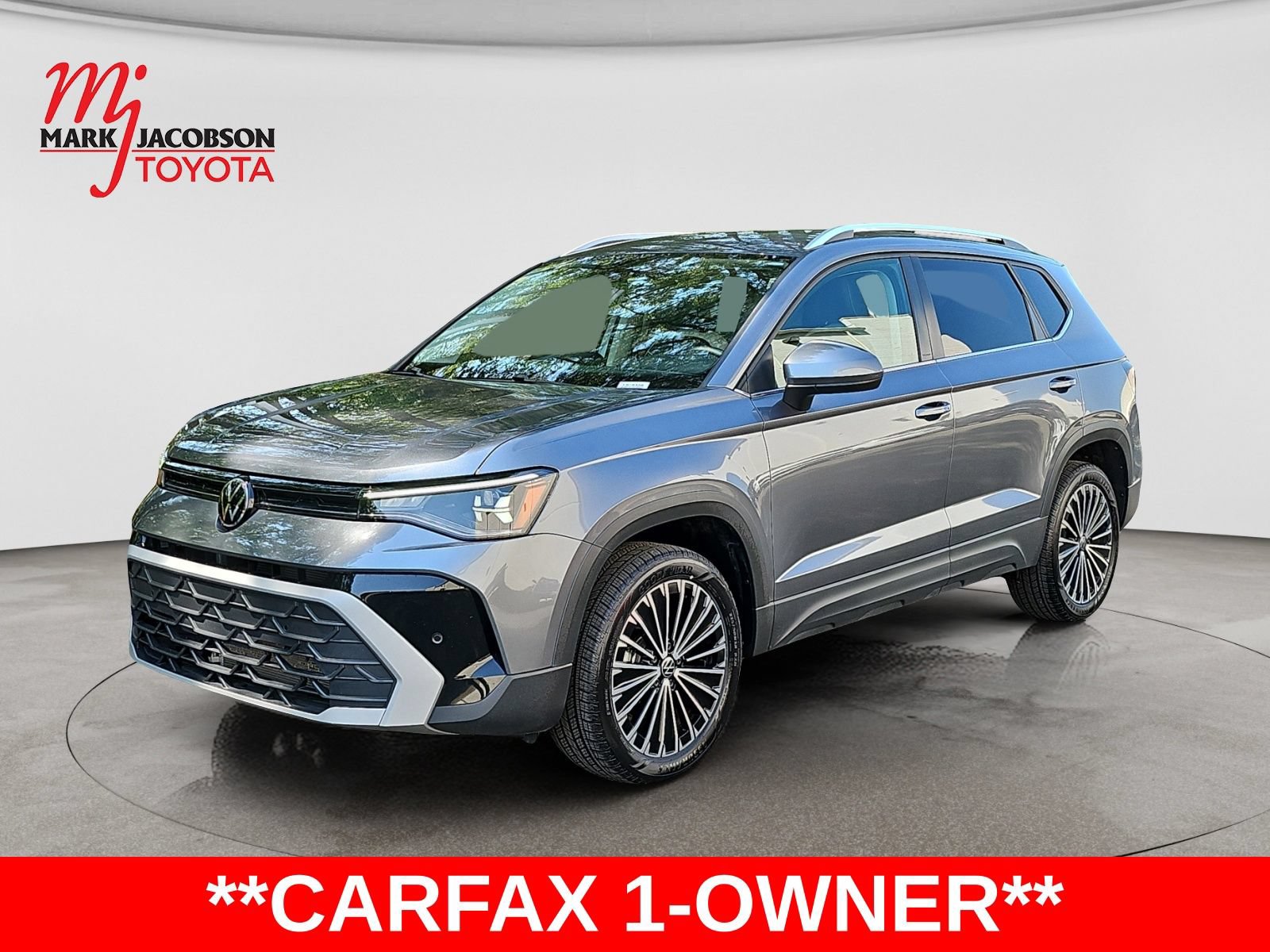 Used 2025 Volkswagen Taos SE FWD image 1