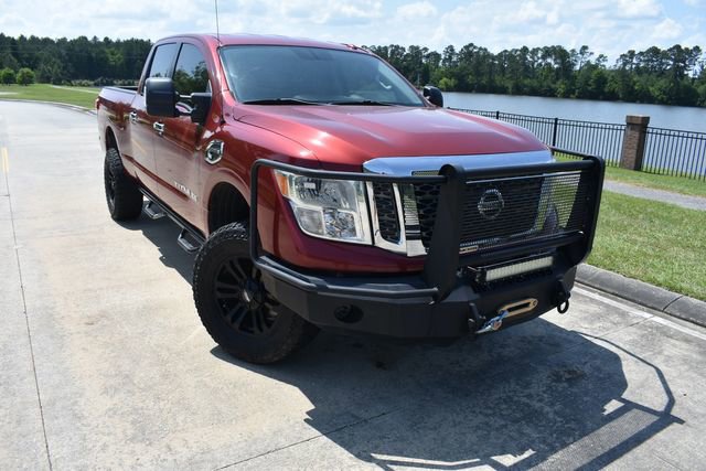 Used 2017 Nissan Titan SV image 6