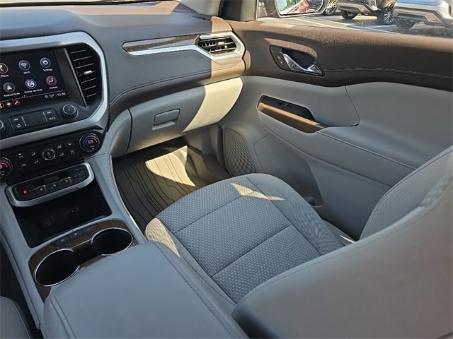 Used 2023 GMC Acadia SLE w/ Driver Convenience Package image 24