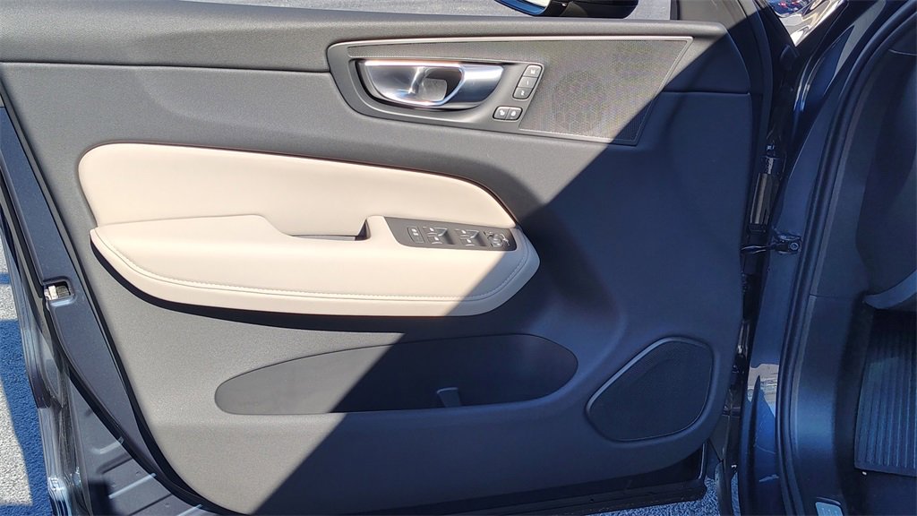 New 2026 Volvo XC60 B5 Plus w/ Climate Package image 8