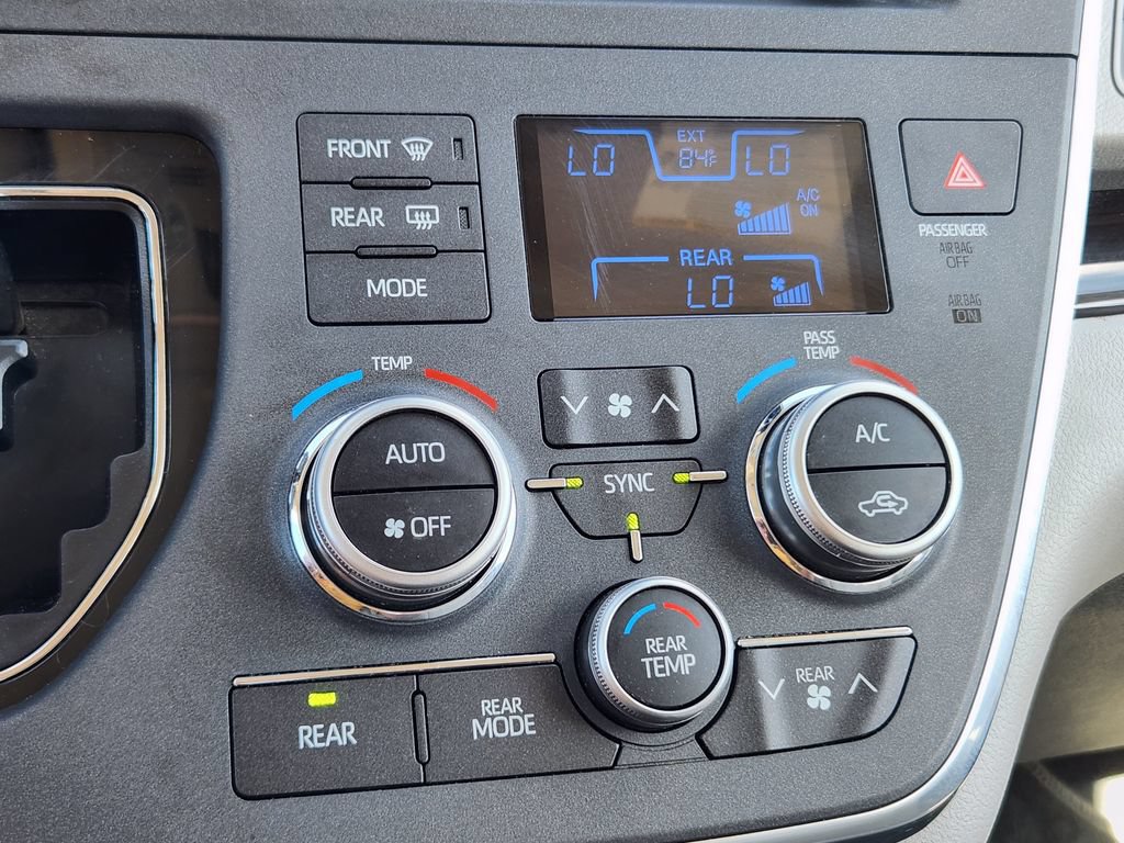 Used 2019 Toyota Sienna XLE Premium AWD/4WD image 22