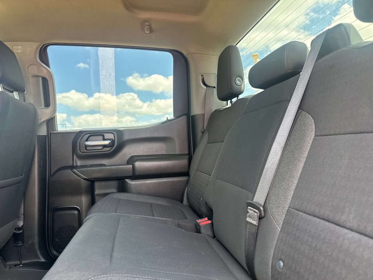 Used 2022 Chevrolet Silverado 1500 LT AWD/4WD image 35