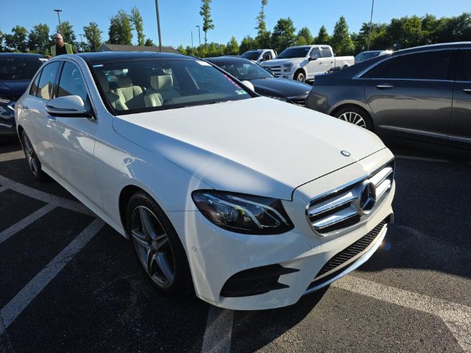 Used 2017 Mercedes-Benz E 300 4MATIC image 3