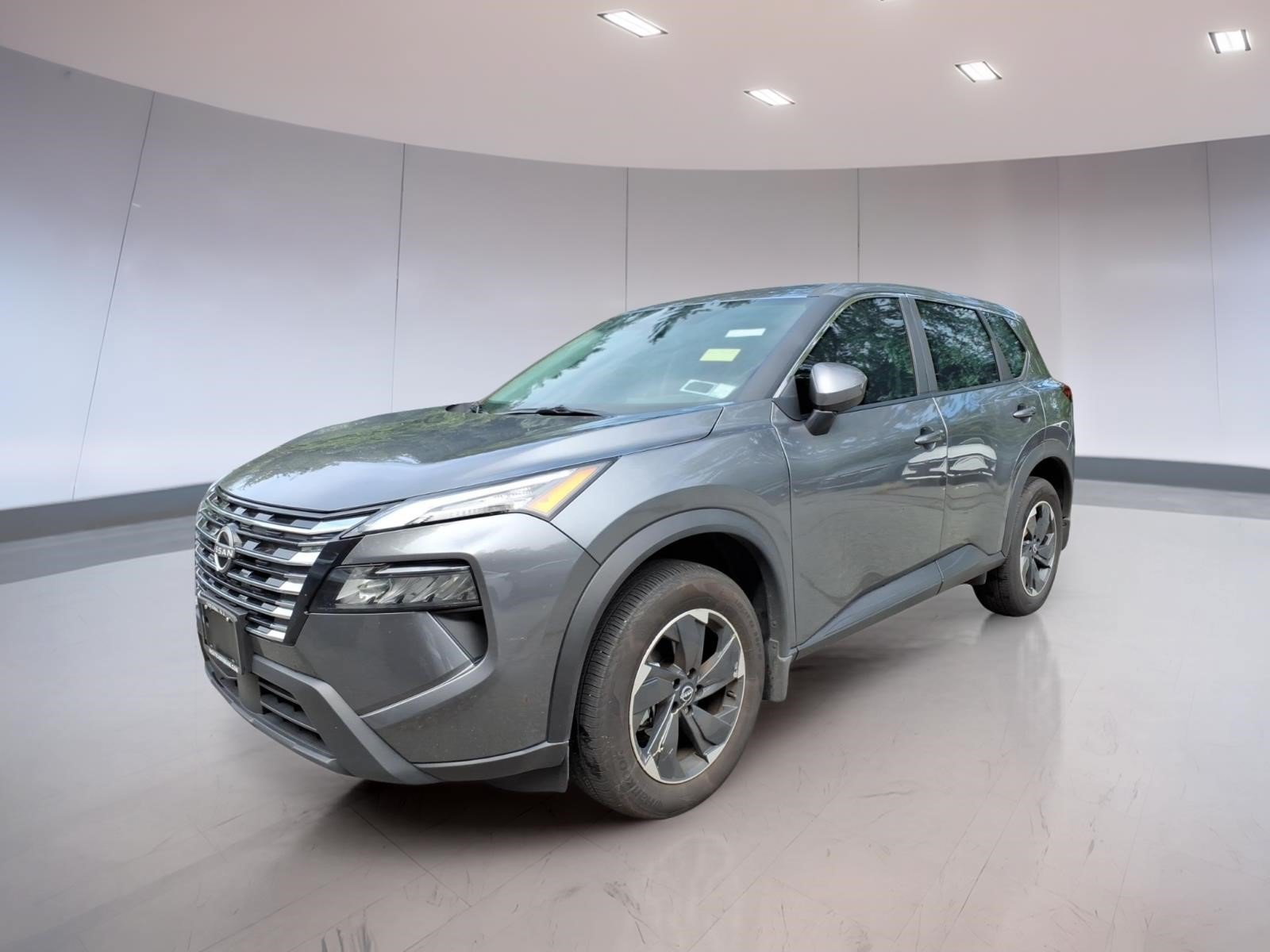Used 2026 Nissan Rogue SV AWD/4WD image 2