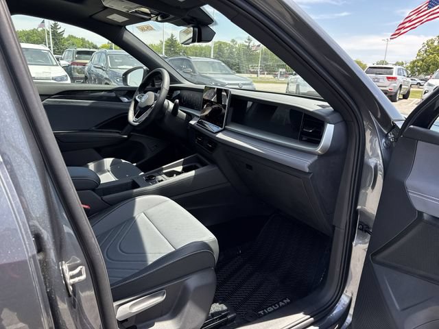 New 2026 Volkswagen Tiguan SE R-Line AWD/4WD image 29